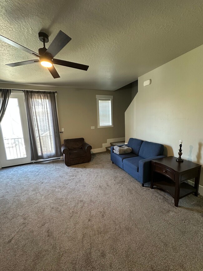 Building Photo - 910 S 2610 E