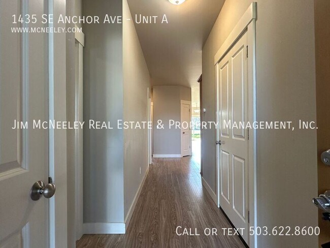 Building Photo - 1435 SE Anchor Ave