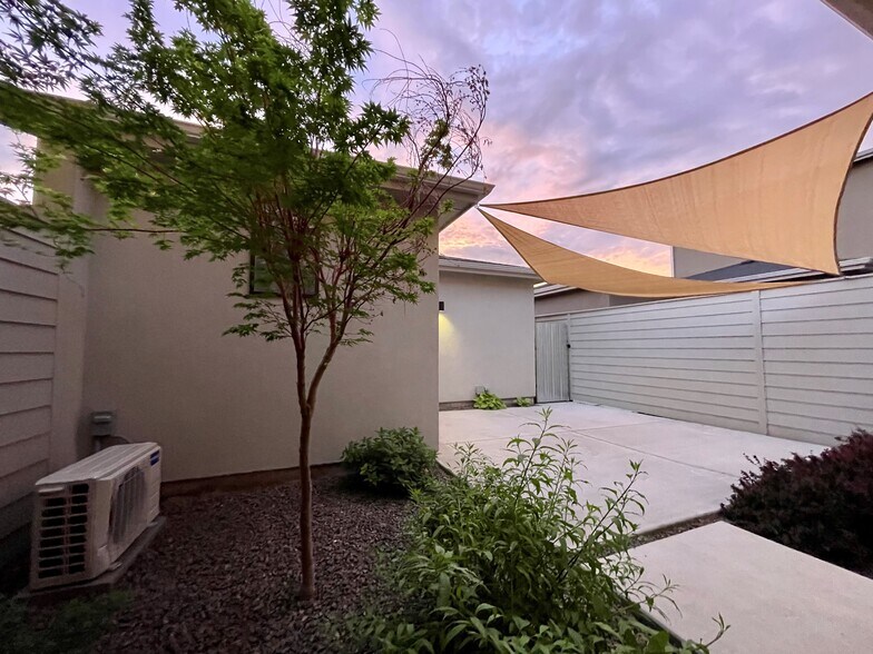 Building Photo - 3013 S Honeycomb Way