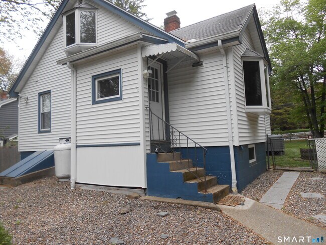 Building Photo - 240 Derby Ave