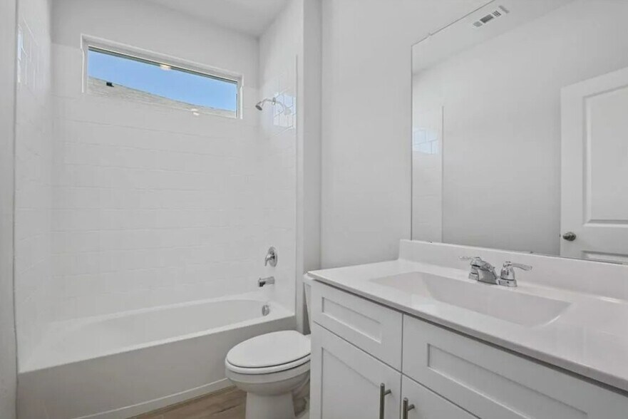 Building Photo - 529 Passenger Trl