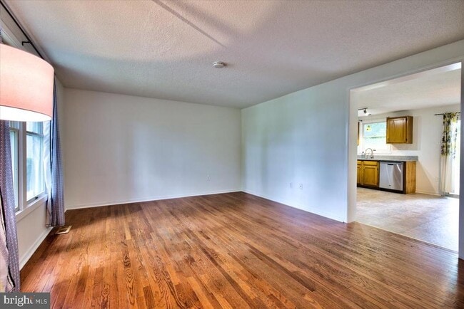 Building Photo - 342 Sherry Ln