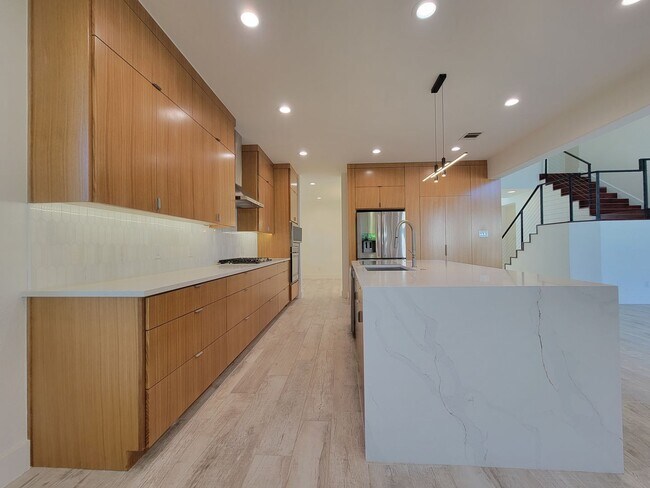Building Photo - 405 Darkwoods Dr