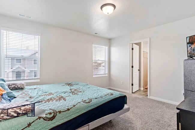 Building Photo - West Haven Utah 3 Bedroom 2.5 Bathroom Home!