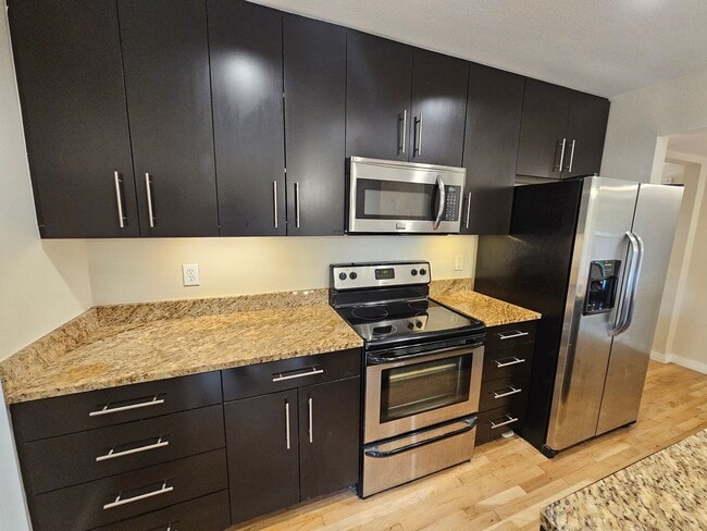 Building Photo - 2-bedroom, 2-bath condo in Gated community...