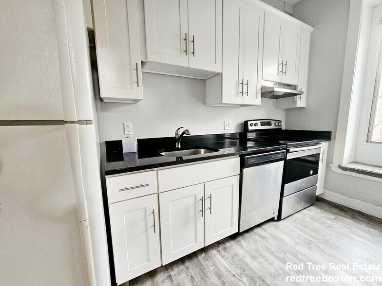 Building Photo - 1712 Beacon St