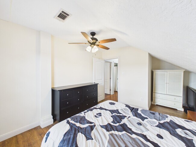 Building Photo - 5110 Academy St