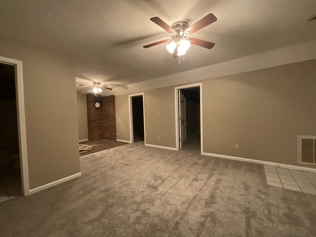 Building Photo - Greenback 37742 - 3 bedroom, 3.5 bath home with bonus room/possible 4th bedroom - Call Terri Kerr...