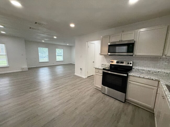 Building Photo - 319 Woodard Ave