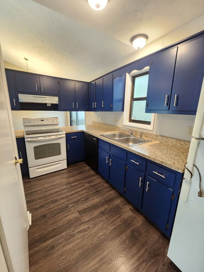 Building Photo - Town home for rent