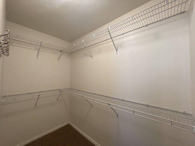 Building Photo - 1338 Marseilles Ave