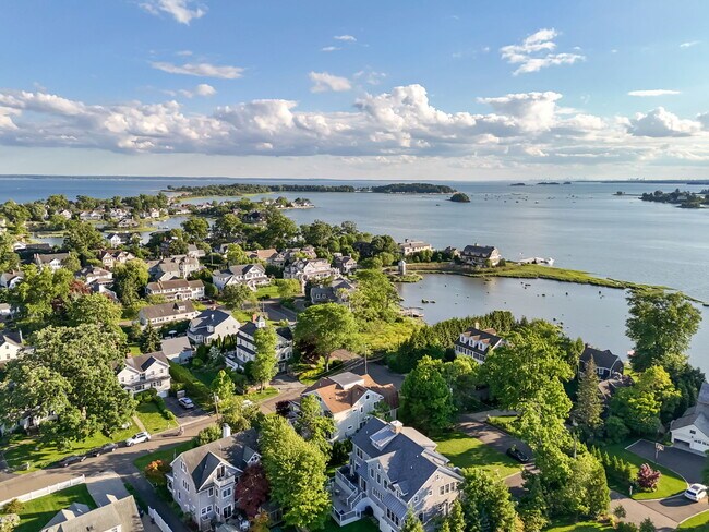 Building Photo - 26 Shore Acre Dr
