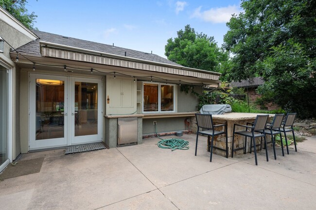 Building Photo - 2226 S Beeler Way