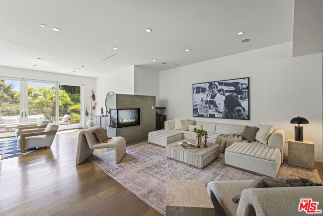 Building Photo - 2756 Westshire Dr