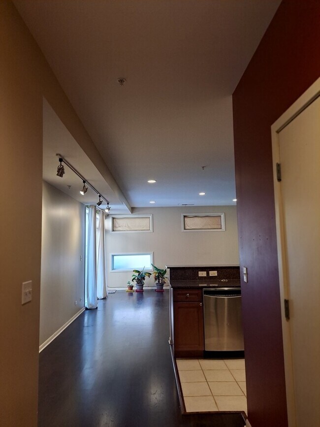 Building Photo - 915 S Oak Park Ave