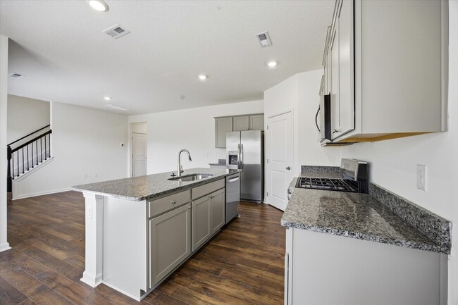 Building Photo - 702 N Saulsbury Ln