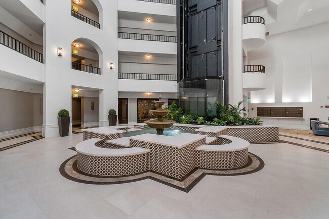 Building Photo - 120 SE 5th Ave