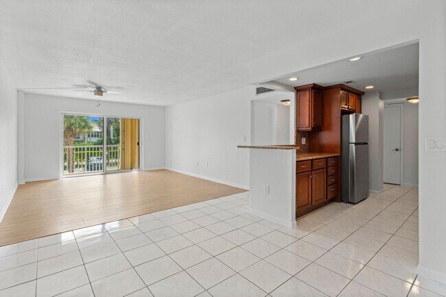 Building Photo - 951 De Soto Rd