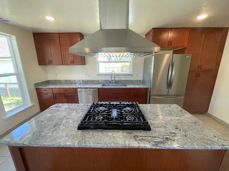 Building Photo - 4676 Fieldbrook Rd