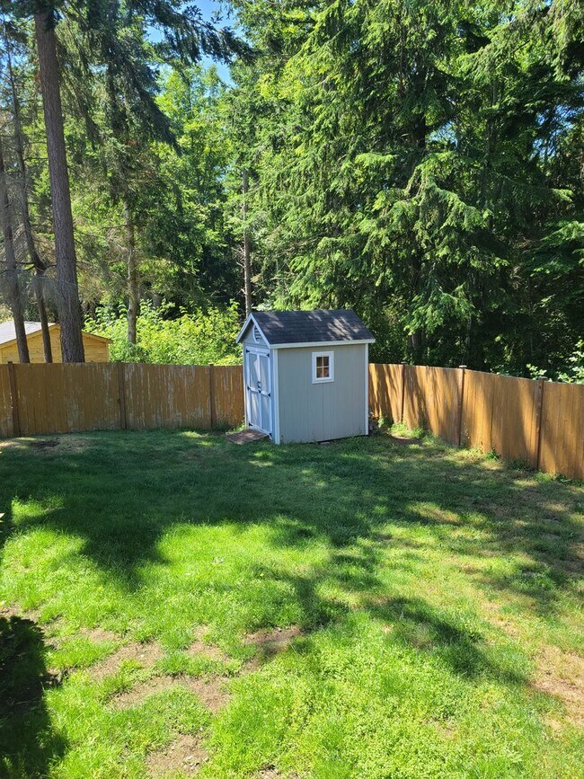 Building Photo - 2056 Doe Dr