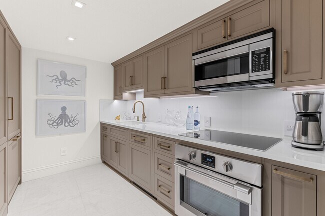 Building Photo - 2774 S Ocean Blvd