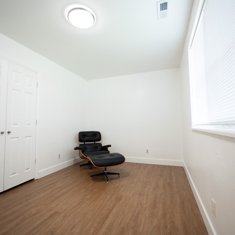 Building Photo - 183 W 975 N