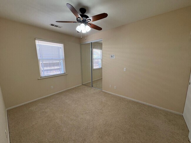 Building Photo - 1523 E Monte Vista Ct