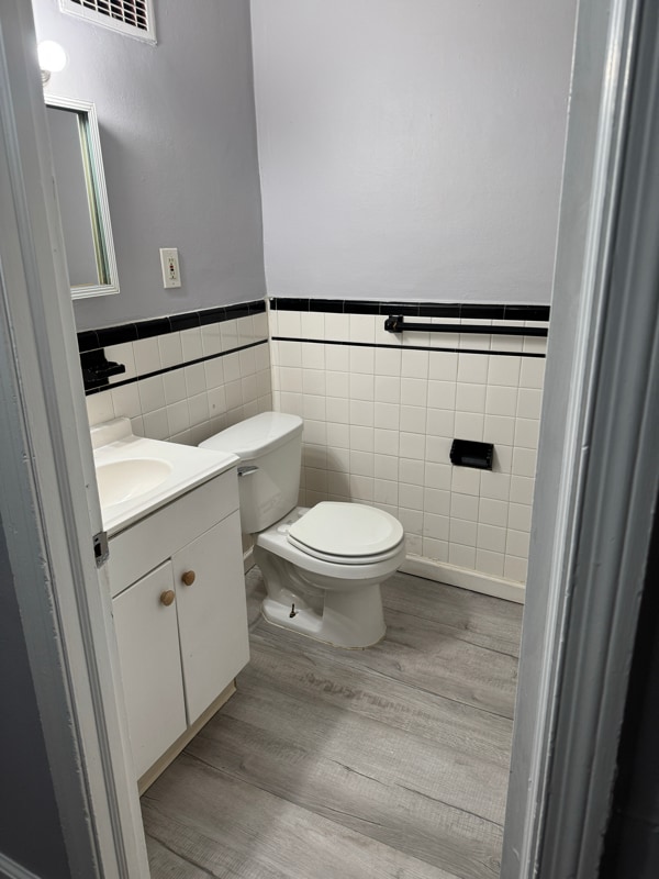 Building Photo - 240 E Avon Rd