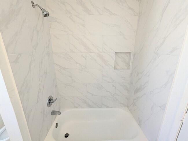 Building Photo - 17602 Crestline Rd