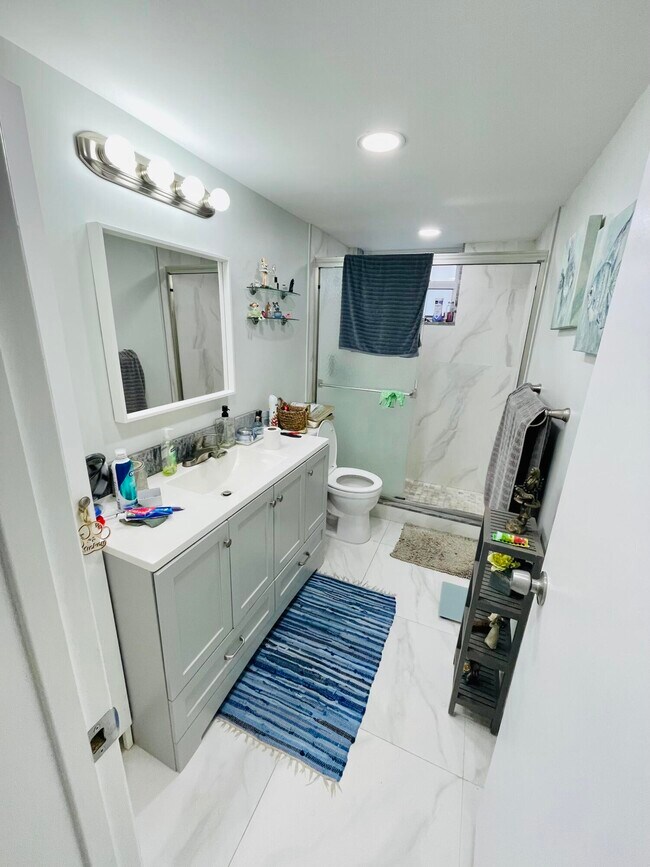 Building Photo - 1333 E Hallandale Beach Blvd