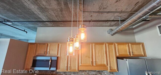 Building Photo - 100 W Fifth St