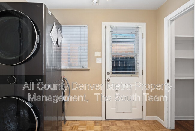 Building Photo - 2702 Meade St