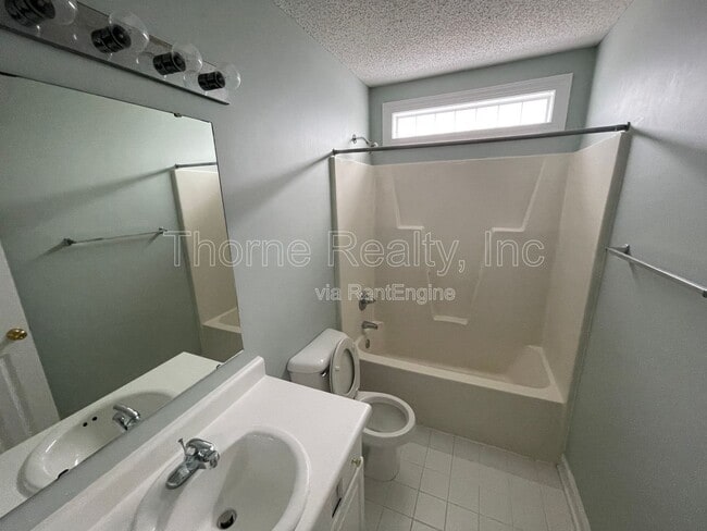 Building Photo - 133 Juniper Ct