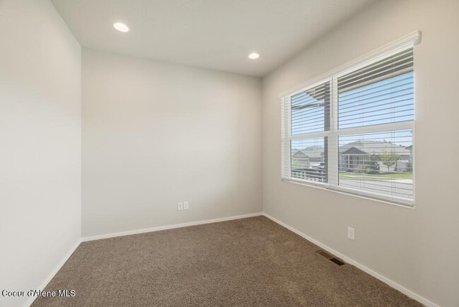 Building Photo - 1102 S Best Rd