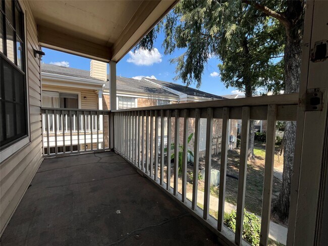 Building Photo - 2750 Holly Hall St