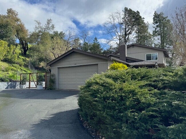 Primary Photo - Wonderful 2 story home in Orinda