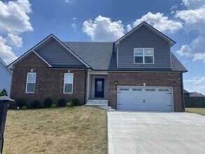 Building Photo - 4 bed, 3 bath, under $1900  Wow.