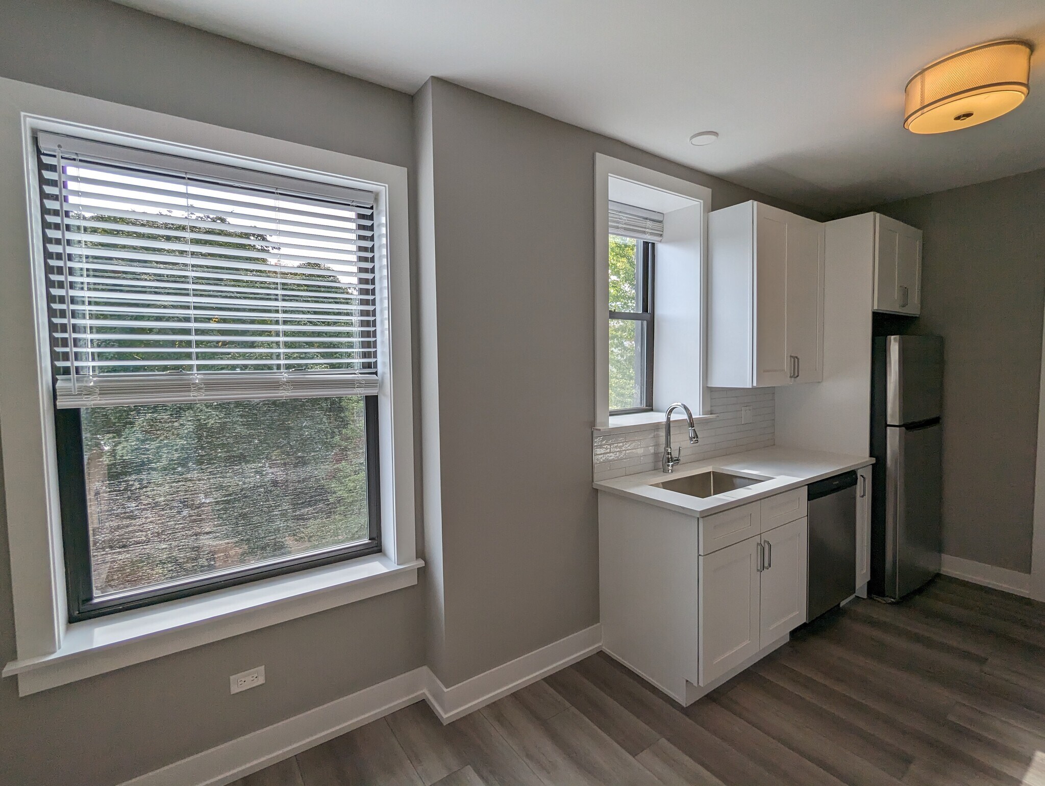 Building Photo - 3935 N Janssen Ave