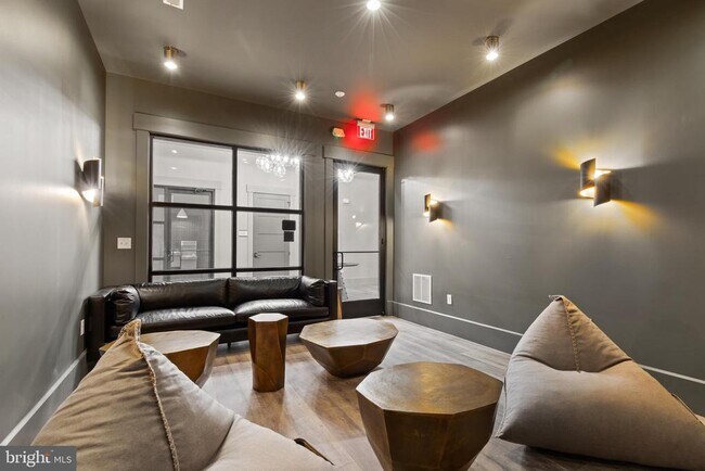 Building Photo - 2007 Sienna Ct