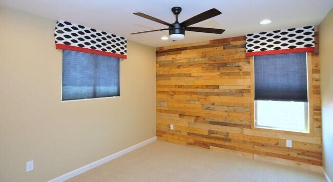 Building Photo - Stunning Executive Home (former model) in ...