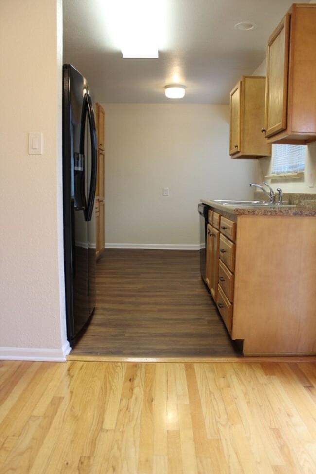 Building Photo - Charming 2 BR/1 3/4 BA Home in Northglenn!!