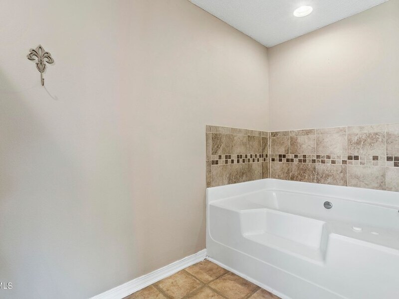 Building Photo - 15095 Cedar Springs Dr