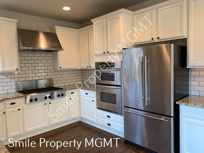 Building Photo - A nice house with 3 beds rooms and 2 baths.