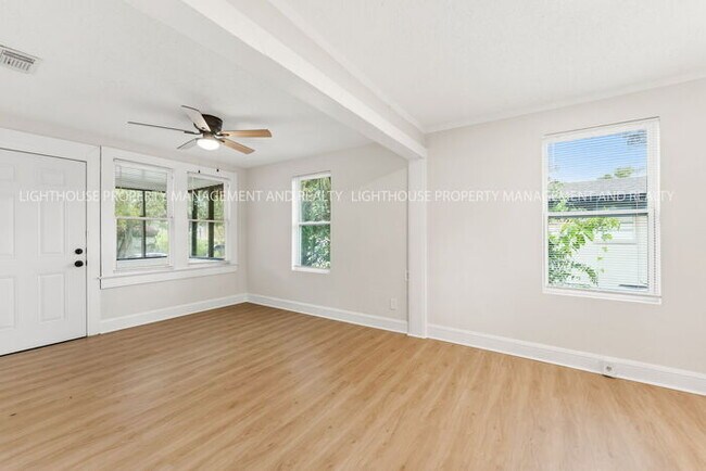Building Photo - Newly Renovated 3 Bedroom Home With Modern Kitchen