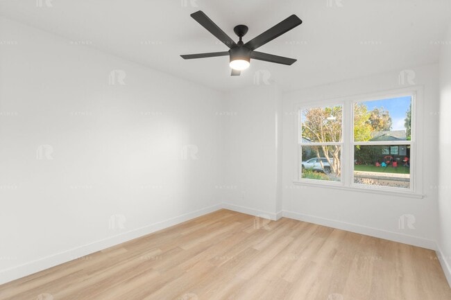 Building Photo - Newly REMODELED large 4 bed / 4 bath home w/ family room, private bonus room / home office, and "...