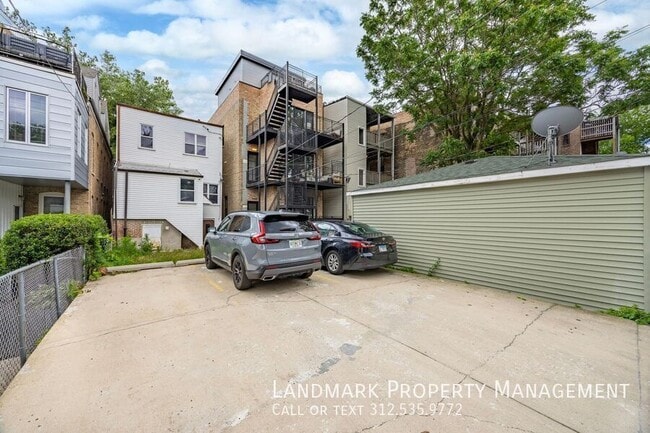 Building Photo - 1124 N Wolcott Ave