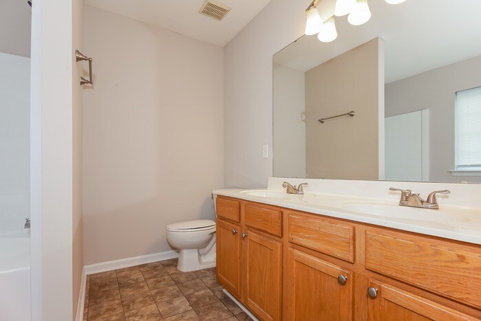 Building Photo - 1928 Bromwich Rd