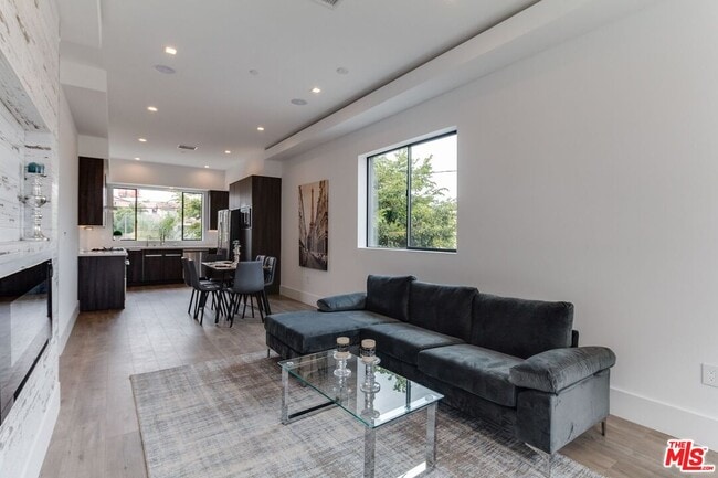 Building Photo - 4830 1/2 Pickford St