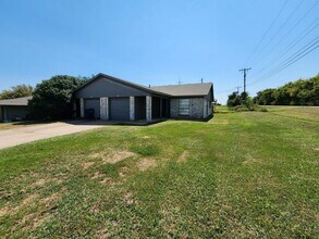Building Photo - Cozy 2 Bedroom Duplex in Joshua
