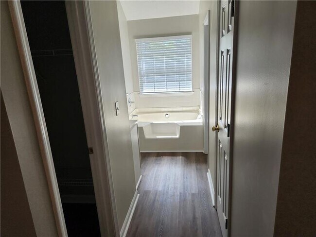 Building Photo - 4321 Joshua Crossing